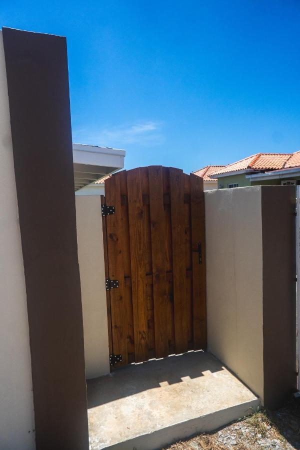 Apartamento Pavia'S Centerpoint Oasis Oranjestad Exterior foto